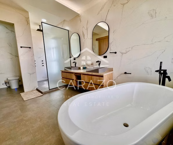 Moderna casa nueva con piscina en condominio en Los Reyes - Imagen 11