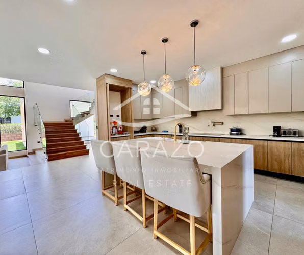 Moderna casa nueva con piscina en condominio en Los Reyes - Imagen 3