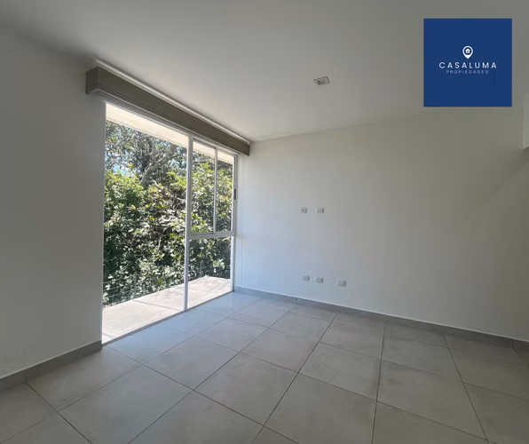 HERMOSA CASA CON JARDÍN - Imagen 9