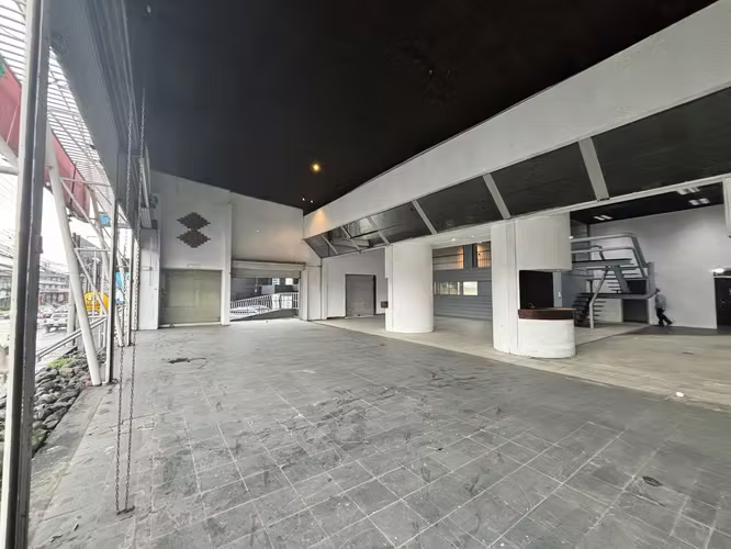 Local comercial 500m2 Rohrmoser expocisicón parqueo - Imagen 4