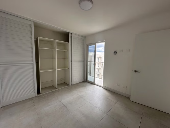 Apartamento grande doble balcón y parqueo techado, linda vista/ Monte Alto / Curridabat - Imagen 19