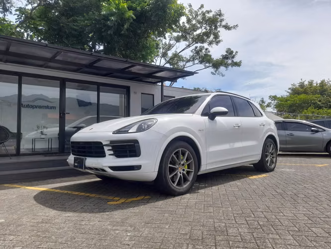 PORSCHE CAYENNE E-HYBRID - Imagen 12