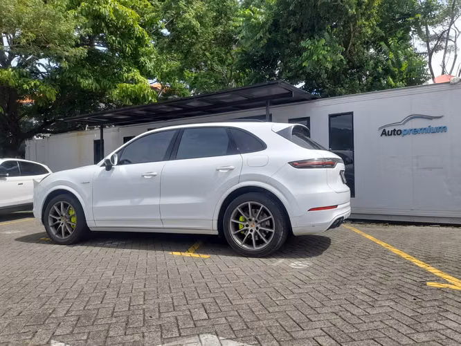 PORSCHE CAYENNE E-HYBRID - Imagen 13