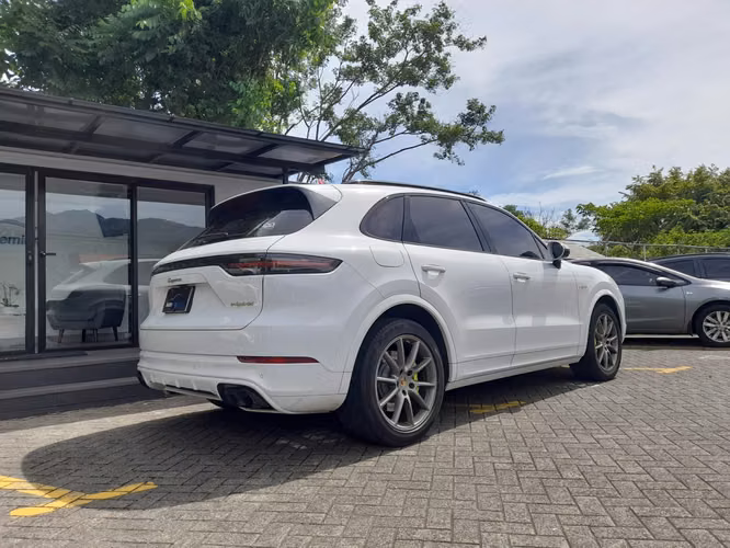 PORSCHE CAYENNE E-HYBRID - Imagen 3