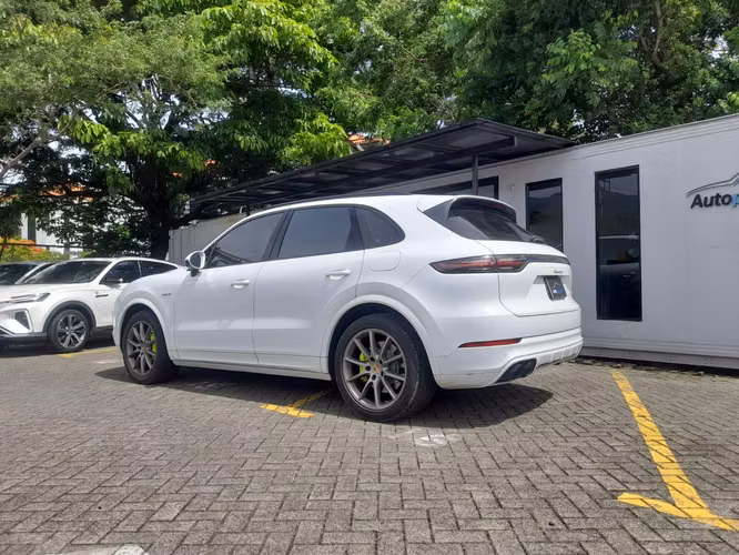 PORSCHE CAYENNE E-HYBRID - Imagen 15