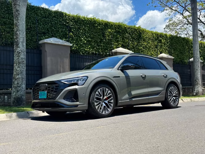 Q8 E-TRON 55 QUATTRO S-LINE