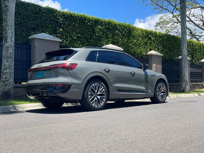 Q8 E-TRON 55 QUATTRO S-LINE
