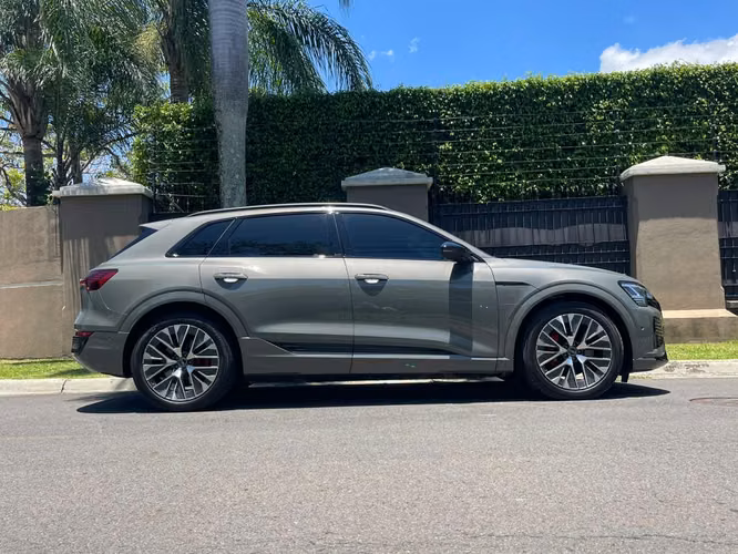 Q8 E-TRON 55 QUATTRO S-LINE