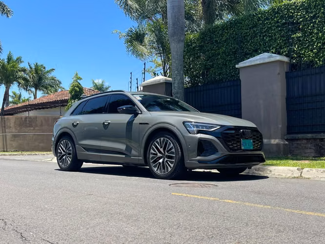 Q8 E-TRON 55 QUATTRO S-LINE
