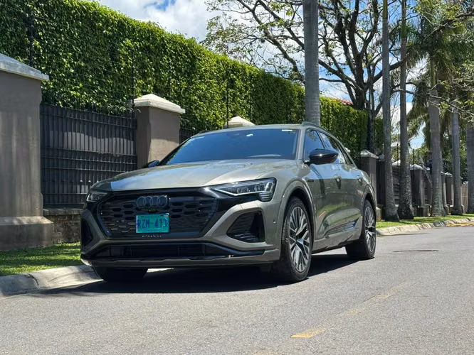 Q8 E-TRON 55 QUATTRO S-LINE