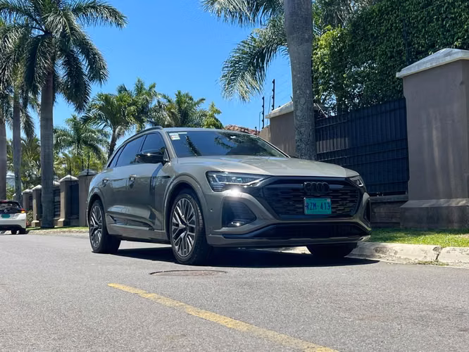 Q8 E-TRON 55 QUATTRO S-LINE