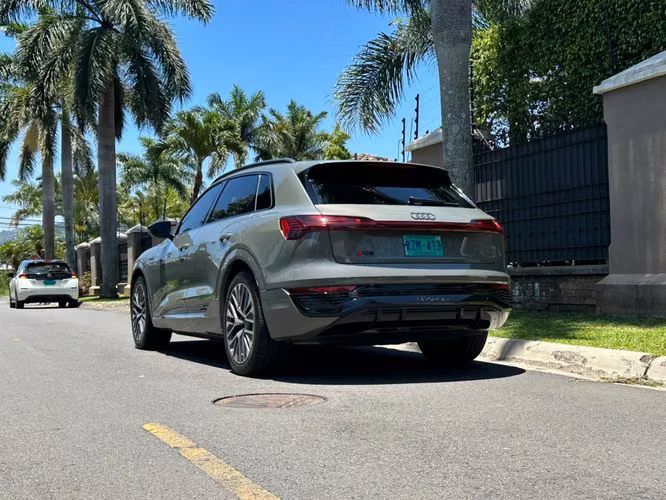 Q8 E-TRON 55 QUATTRO S-LINE
