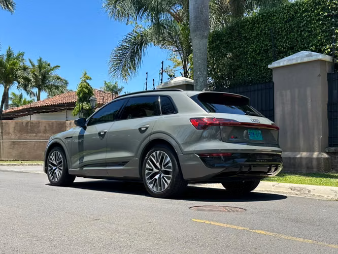 Q8 E-TRON 55 QUATTRO S-LINE