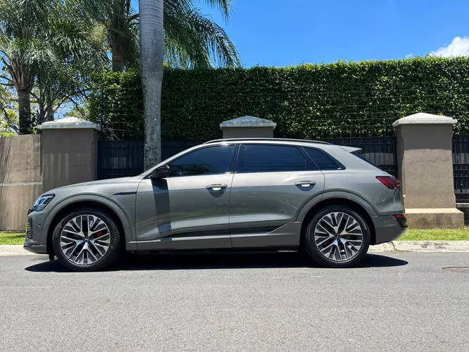 Q8 E-TRON 55 QUATTRO S-LINE