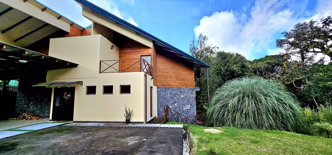 Venta de Casa en San Rafael de Heredia CASA INTELIGENTE.