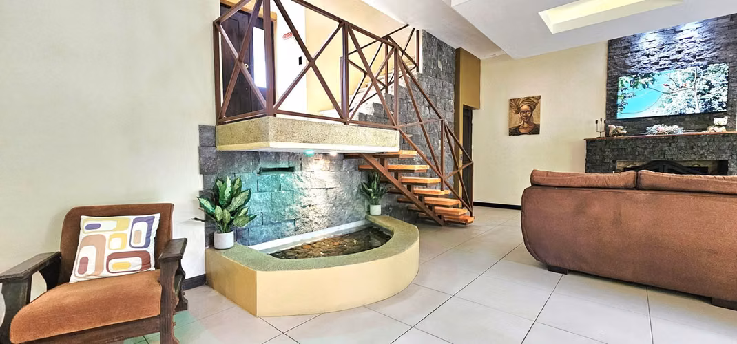 Venta de Casa en San Rafael de Heredia CASA INTELIGENTE.