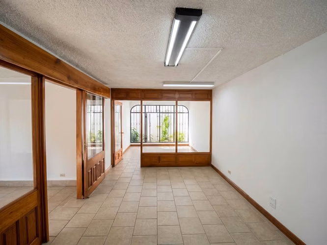 ALQUILER DE CASA EN ROHMOSER CON USO DE SUELO COMERCIAL - Imagen 11