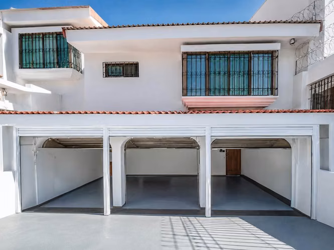 ALQUILER DE CASA EN ROHMOSER CON USO DE SUELO COMERCIAL - Imagen 14