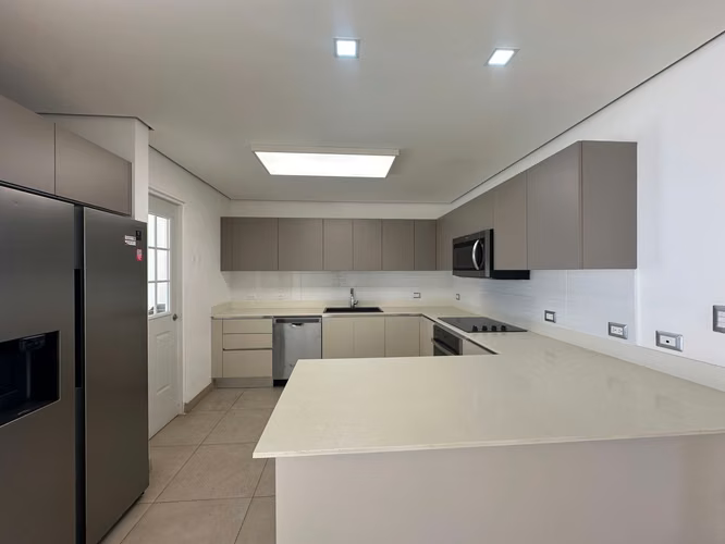 ALQUILER DE CASA EN CONDOMINIO EN GUACHIPELÍN, ESCAZU - Imagen 5