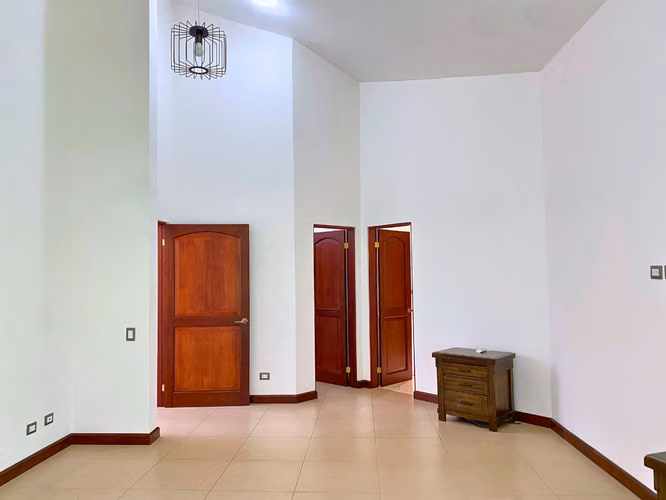 Casa de Lujo con Impresionantes Vistas a las Montañas en Río Oro, Santa Ana - Imagen 6