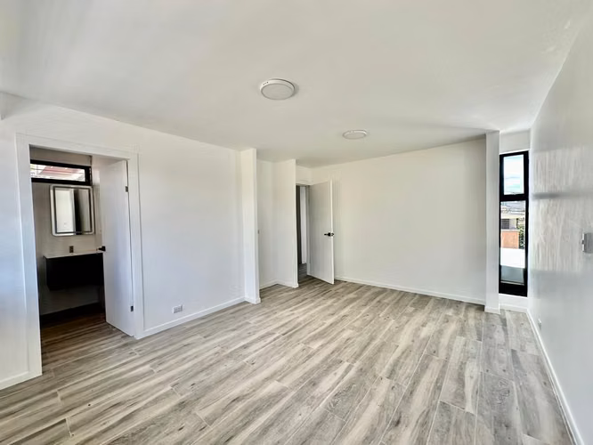 Escazú - Casa esquinera de 3 habitaciones  - Uso Mixto - Remodelada - Imagen 17