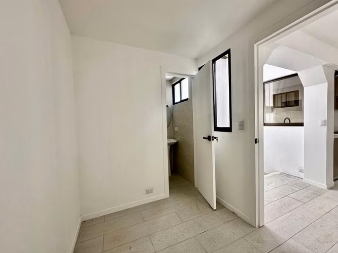 Escazú - Casa esquinera de 3 habitaciones  - Uso Mixto - Remodelada - Imagen 6