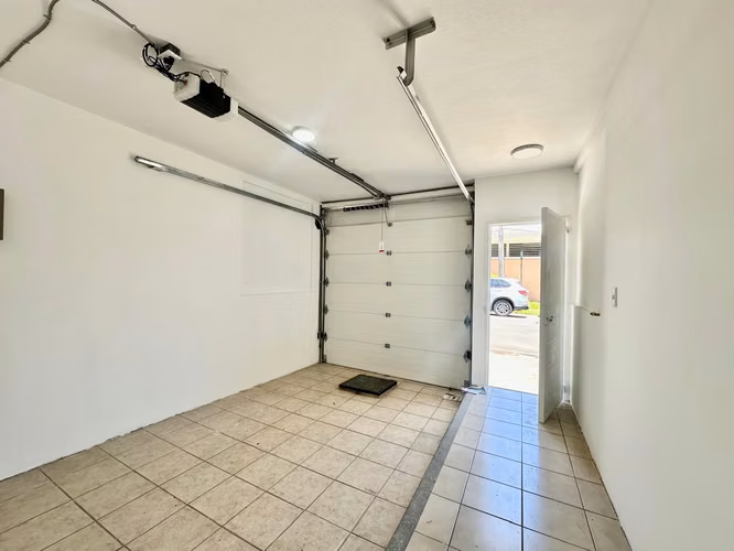 Escazú - Casa esquinera de 3 habitaciones  - Uso Mixto - Remodelada - Imagen 10