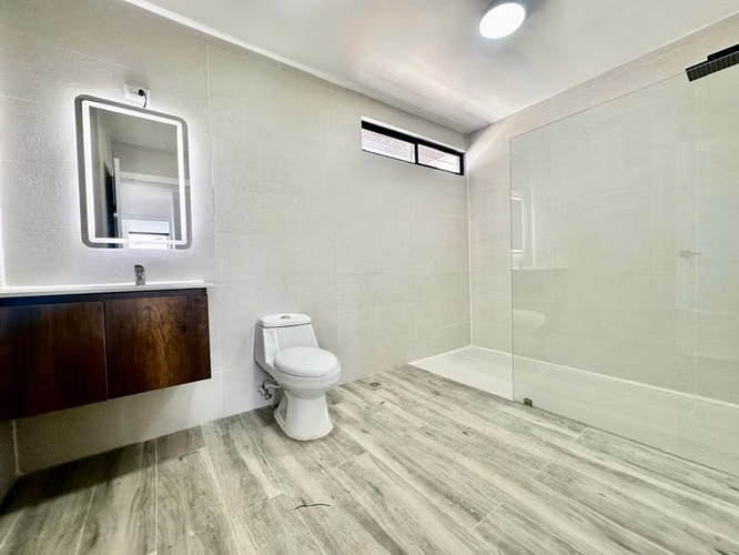 Escazú - Casa esquinera de 3 habitaciones  - Uso Mixto - Remodelada - Imagen 14