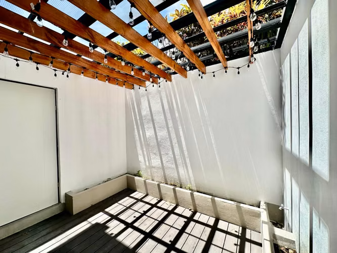 Escazú - Casa esquinera de 3 habitaciones  - Uso Mixto - Remodelada - Imagen 8