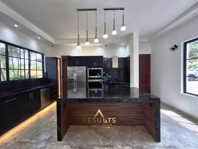 MOVE-In Ready! Impressive Luxury Estate w/ Pool in Atenas! - Imagen 9