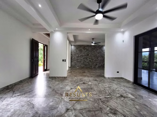 MOVE-In Ready! Impressive Luxury Estate w/ Pool in Atenas! - Imagen 6