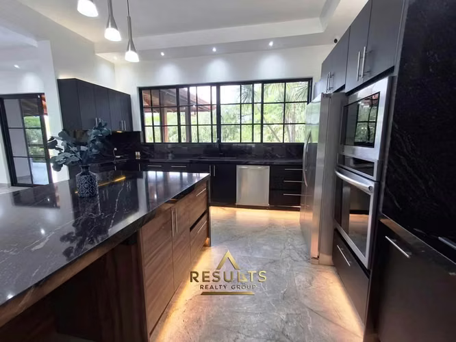 MOVE-In Ready! Impressive Luxury Estate w/ Pool in Atenas! - Imagen 8