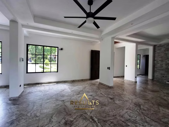 MOVE-In Ready! Impressive Luxury Estate w/ Pool in Atenas! - Imagen 7