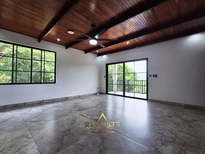 MOVE-In Ready! Impressive Luxury Estate w/ Pool in Atenas! - Imagen 10