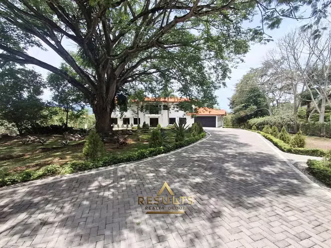 MOVE-In Ready! Impressive Luxury Estate w/ Pool in Atenas! - Imagen 2