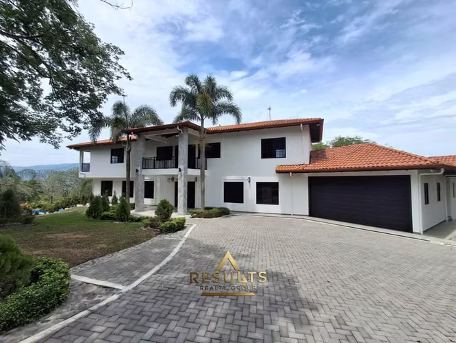MOVE-In Ready! Impressive Luxury Estate w/ Pool in Atenas! - Imagen 18