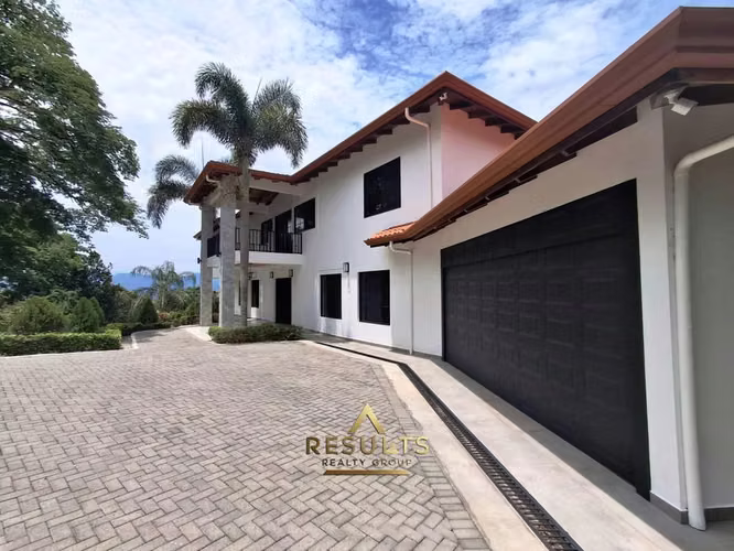 MOVE-In Ready! Impressive Luxury Estate w/ Pool in Atenas! - Imagen 4