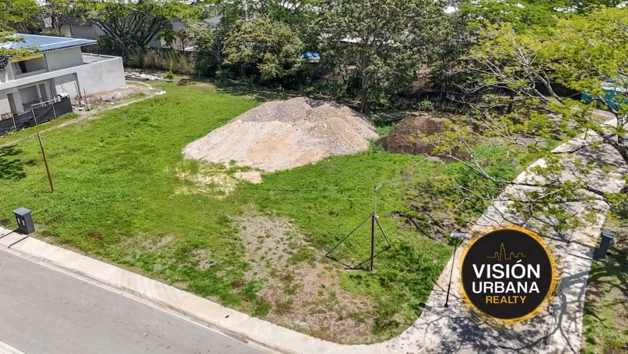 Terreno Esquinero de 1079m2 en Latitud Lindora - Imagen 4