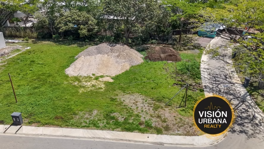 Terreno Esquinero de 1079m2 en Latitud Lindora - Imagen 3