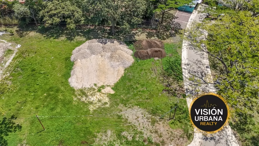 Terreno Esquinero de 1079m2 en Latitud Lindora - Imagen 2