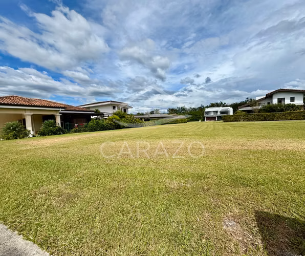 LOS REYES-Lote exclusivo en Condominio