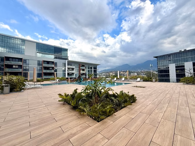 ALQUILER DE APARTAMENTO EN ESCAZÚ VILLAGE CON LINEA BLANCA - Imagen 12