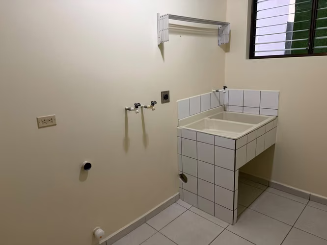 Apartamento en San Pedro, por U Latina, primera planta, dos cuartos y parqueo.  NO mascotas. - Imagen 11
