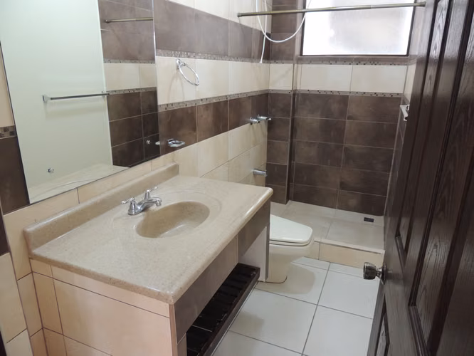 Apartamento en San Pedro, por U Latina, primera planta, dos cuartos y parqueo.  NO mascotas. - Imagen 8