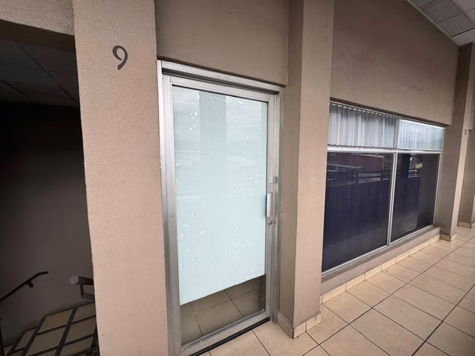 Locales en plaza comercial para uso residencial o comercio.