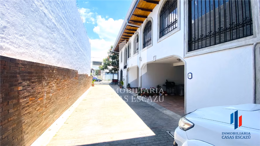 INVERSIÓN EN ESCAZÚ – 2 APARTAMENTOS – $400.000
