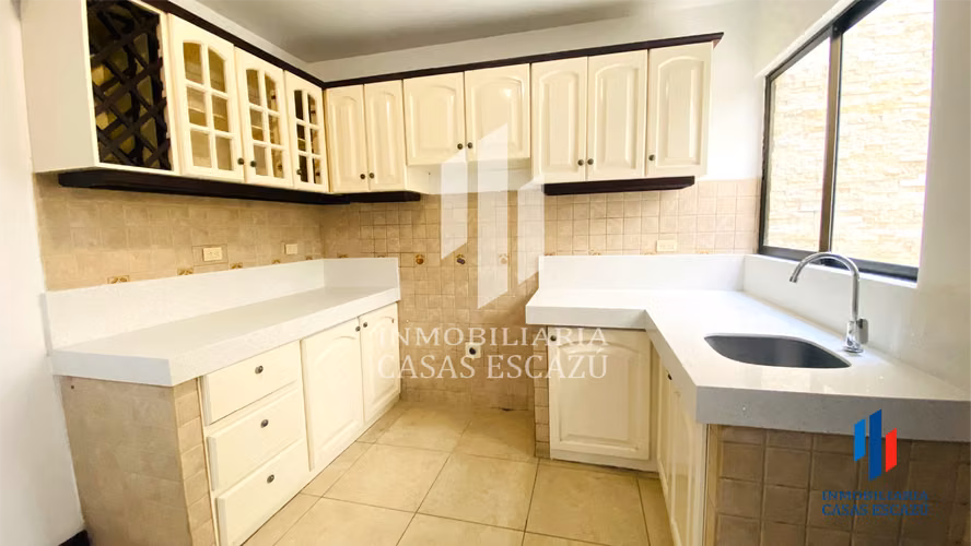 INVERSIÓN EN ESCAZÚ – 2 APARTAMENTOS – $400.000