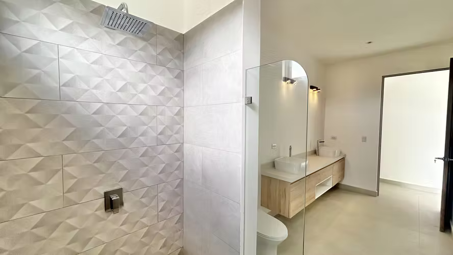CASA A ESTRENAR EN ALQUILER o VENTA | ELEGANCIA, VISTA Y EXCLUSIVIDAD EN GUACHIPELÍN NORTE, ESCAZÚ - Imagen 11