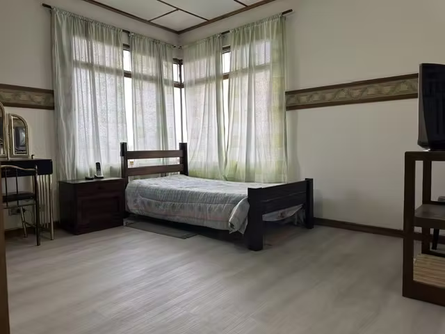 Se VENDE CASA de dos niveles con uso de suelo Mixto en San Pablo de Heredia
