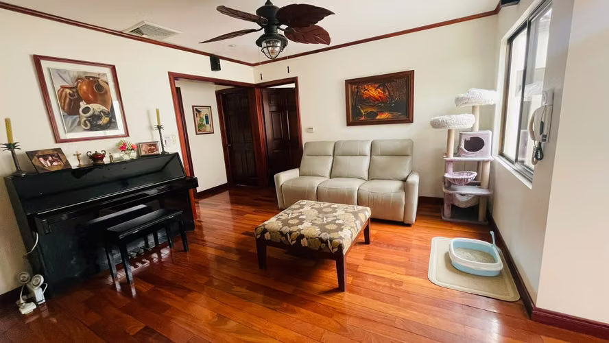 Elegante Residencia con Piscina propia Santa Ana Centro - Imagen 14